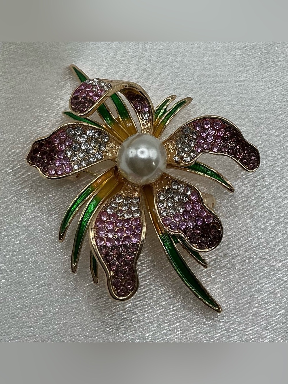 PINK AND GREEN ENAMEL RHINESTONE FLOWER BROOCH WITH FAUX PEARL CENTER NWOT